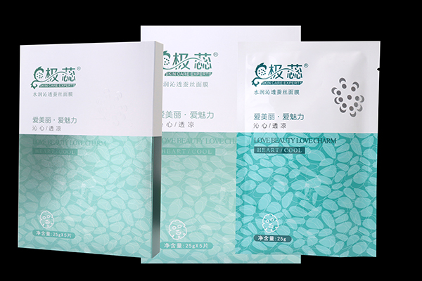 可以一邊敷面膜一邊蒸臉嗎？